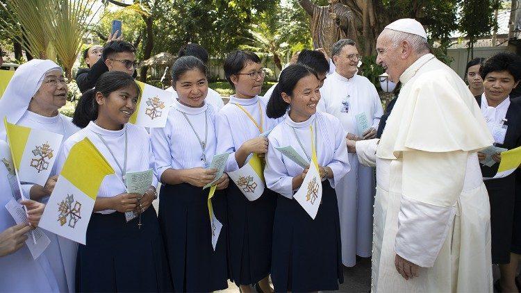 papa Francesco e religiose