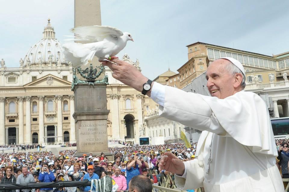 papa-francesco-colomba-2