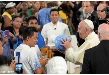 papa Francesco incontro ad harlem
