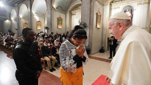 papa ai migranti